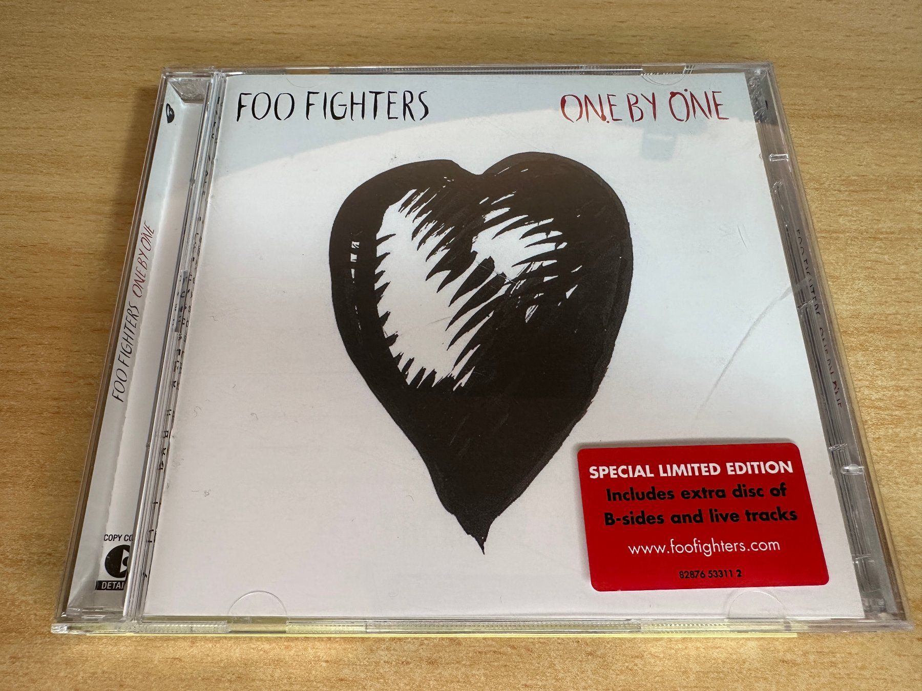 CD: L8 Foo Fighters – One By One - 2 CD – Usato da Rikon im Tösstal venduto da Alpenmutz