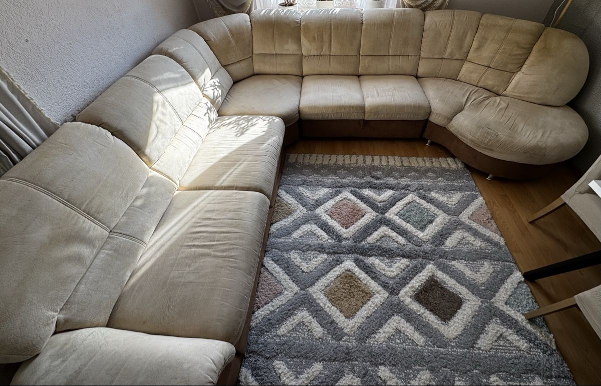 Sofas: Grosses Ecksofa mit Schlaffunktion, einfacher Transport – Gebraucht aus Wolfhausen von yav_kxl9 2
