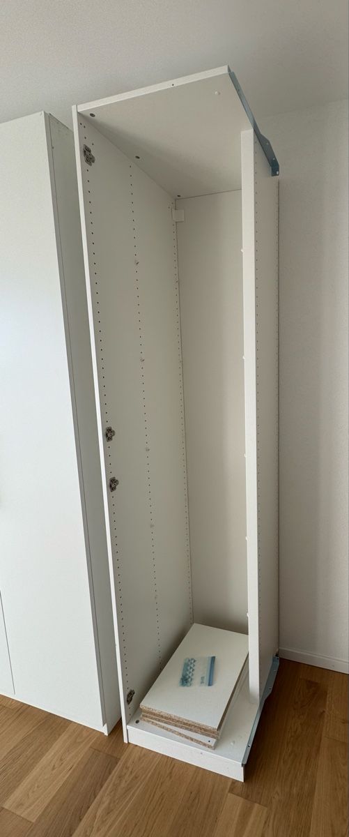 Ikea Armadi: Armoire de coin IKEA Pax – Usato da Les Acacias venduto da loic.pino 1