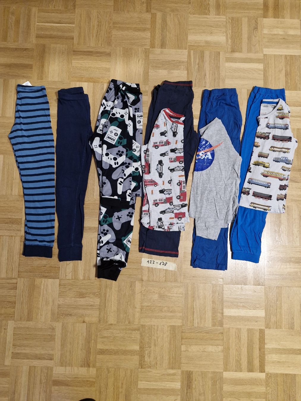 Pyjamas: pijama set 122/128 – D'occasion à ebmatingen par wady25x26x