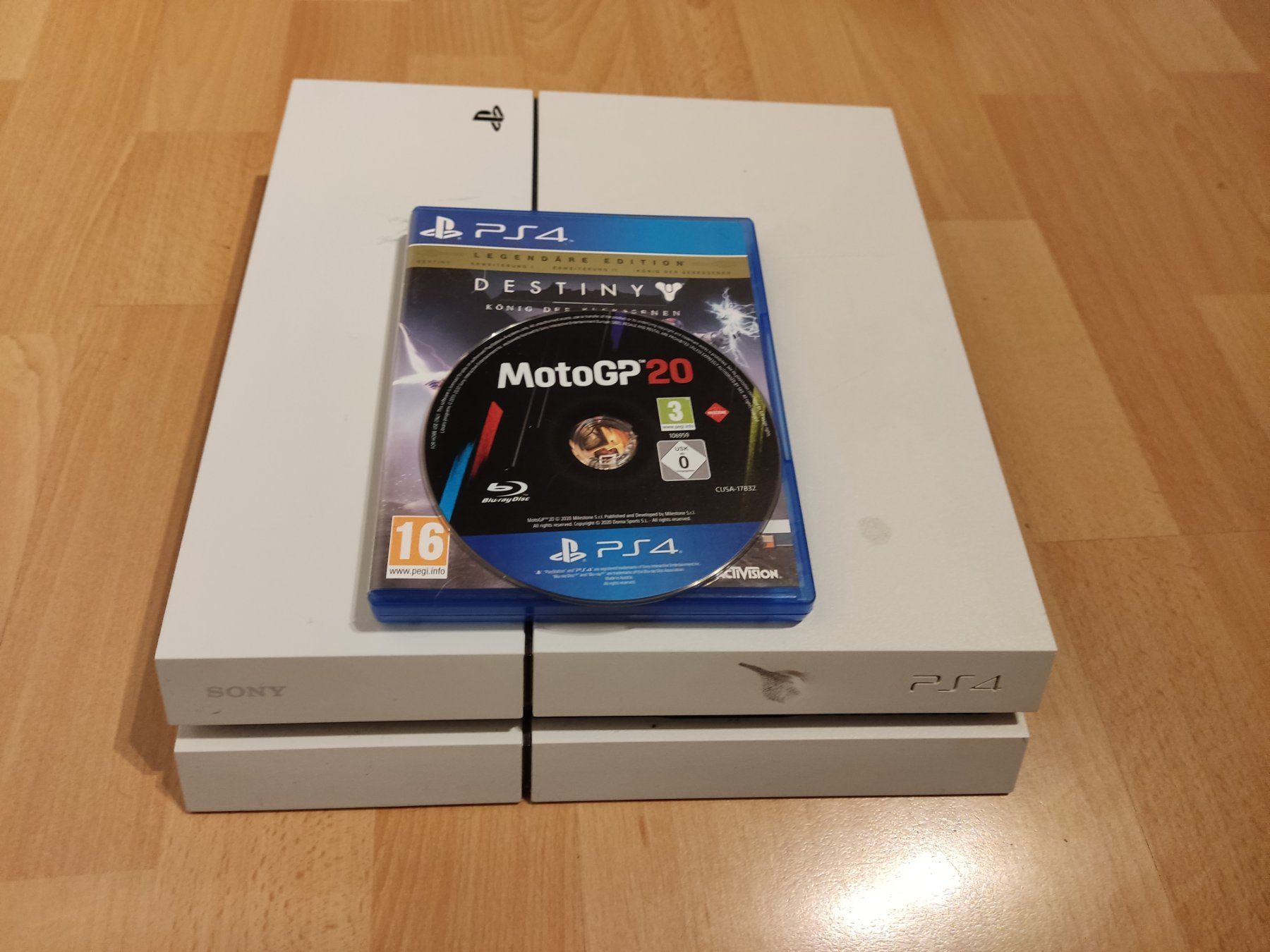 Sony Console: PS4 Playstation 4 mit 2 Games Motogp,Destiny & 2 Controller – Usato da Rorschach venduto da Mr_fairprice 2