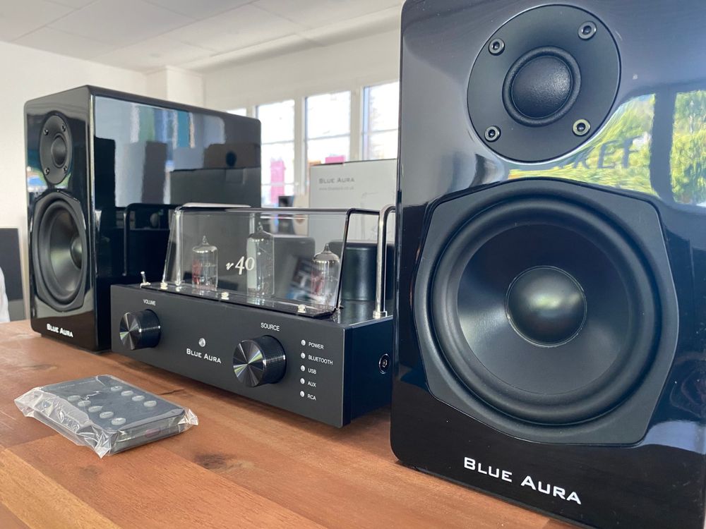 Blue Aura Hybrid Tube amplifier + PS40 bookshelf speakers | Kaufen auf ...