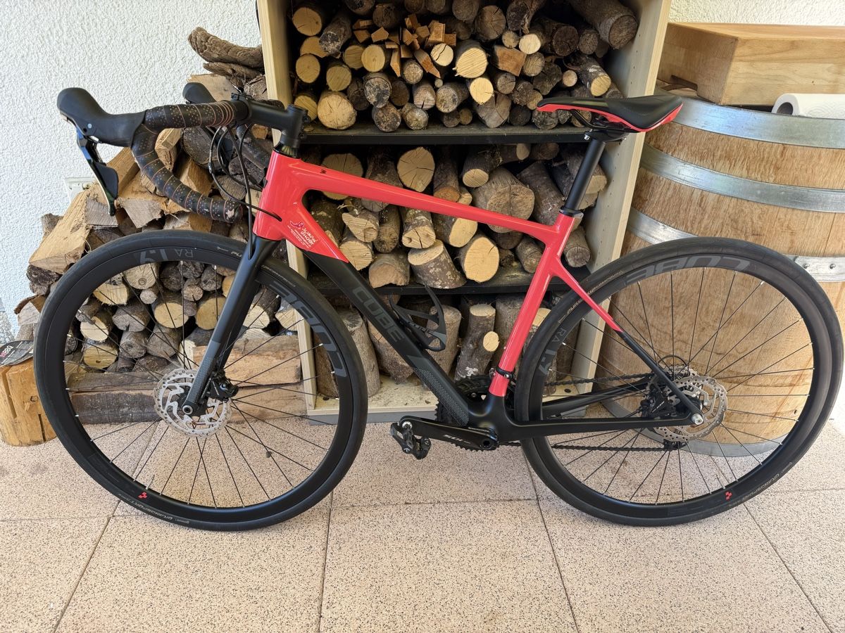 Cube Velos: Cube Axial Pro Rennrad Damen Coral – Gebraucht aus Muri b. Bern von Vuissens