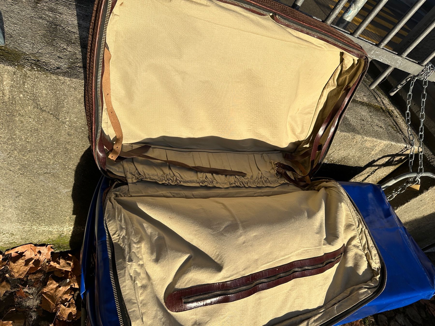 Valigie: Vintage Tasche Koffer Kleiderkoffer – Usato da Zürich venduto da atlantis77 2