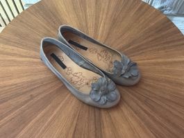 Ballerinas Neosens grau Grösse 39 mit Blumenapplikation