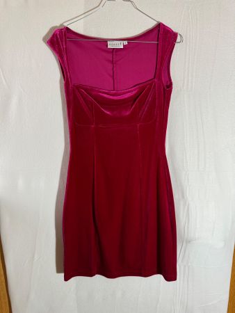 Pinkes Kleid in Samtoptik von Hennes Gr. S