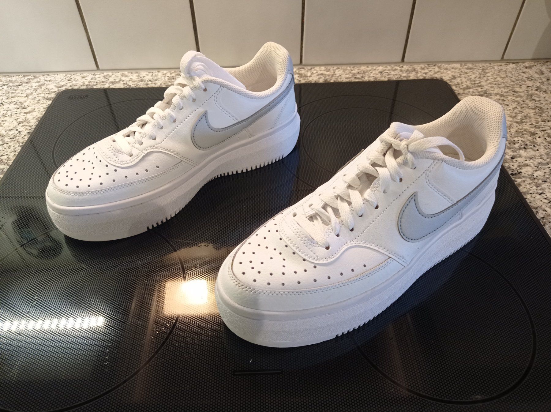 Nike Scarpe da donna: Nike Court Vision Alta Grösse 40.5 – Usato da Lützelflüh-Goldbach venduto da Knuesi0 3