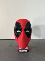 Deadpool Maske mit Ständer