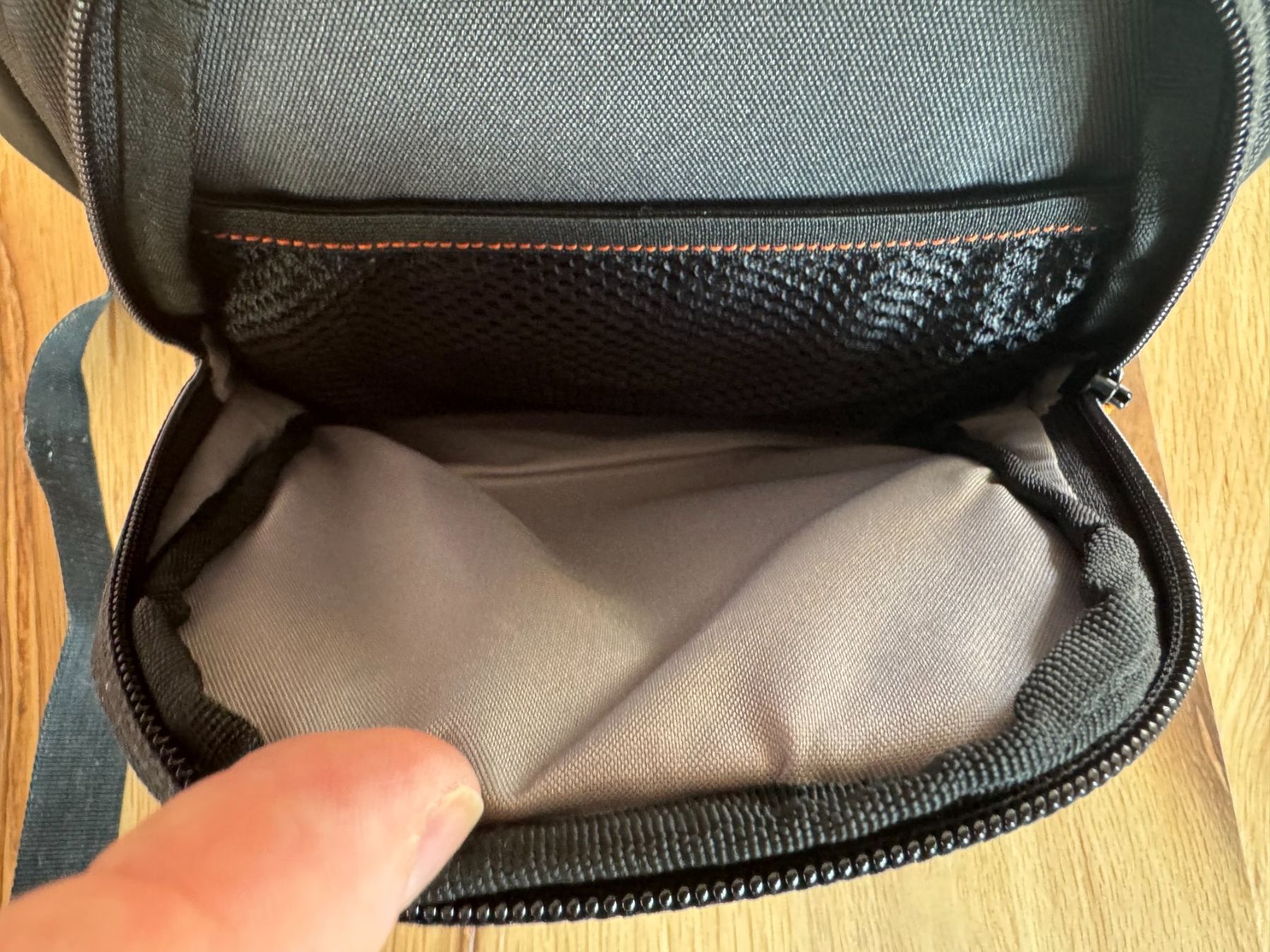 Rucksäcke: Neuwertiger Benro Kamerarucksack schwarz – Gebraucht aus Gais von mmu_bl6k 4