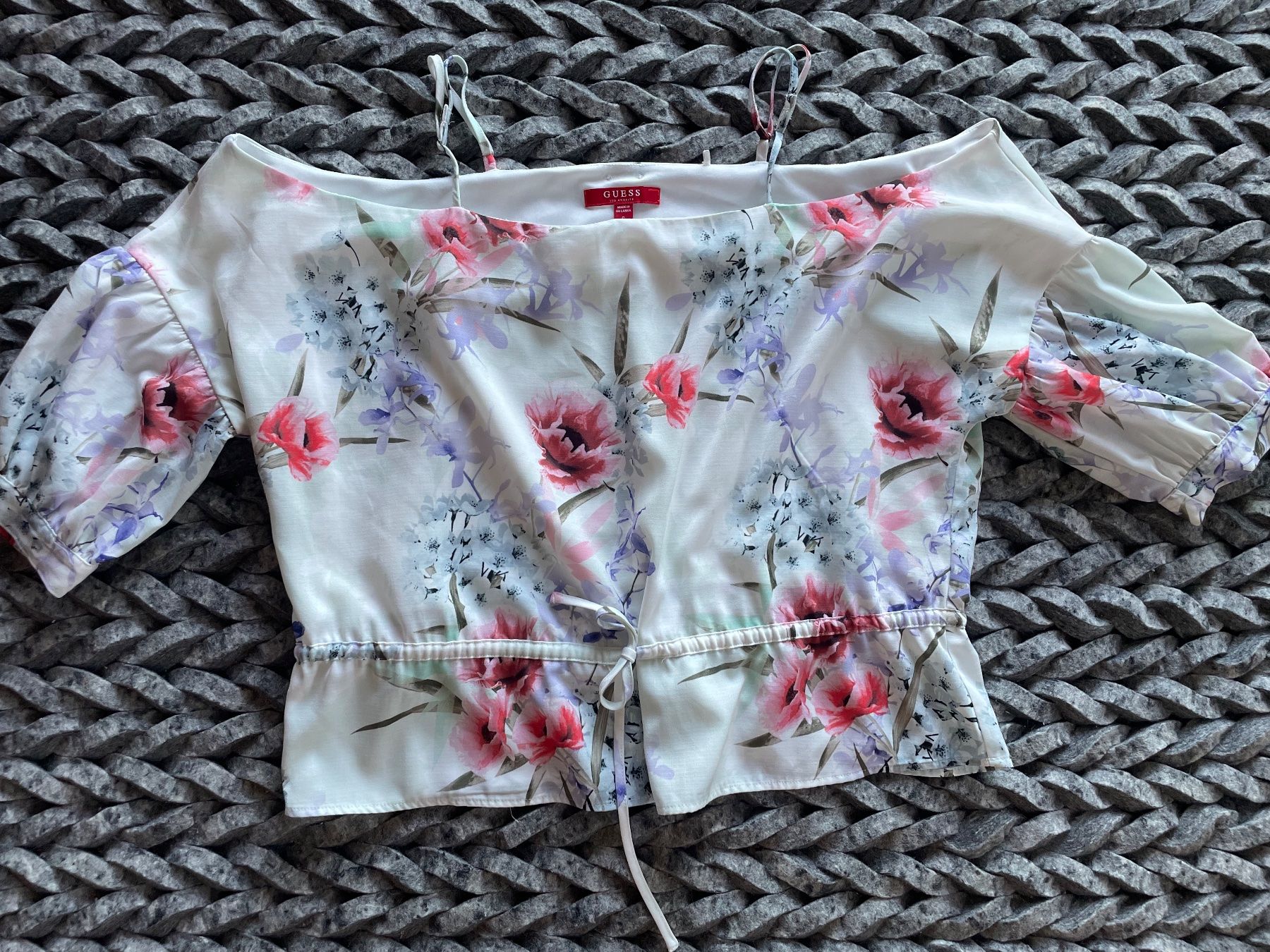 Guess Camicette: Guess Bluse Grösse S Blumenmuster + gratis Jeans – Usato da Coldrerio venduto da Theres2004 1