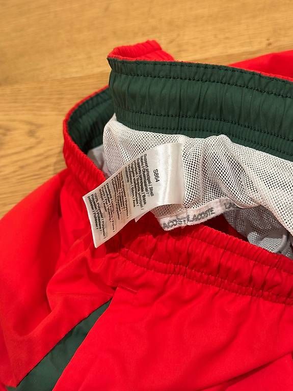 Lacoste Hosen: Lacoste Red Shorts - Size S – Gebraucht aus Schübelbach von Rahnmont 3