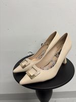 Elegante Pumps von Bata Gr. 40 creme spitz Schnalle