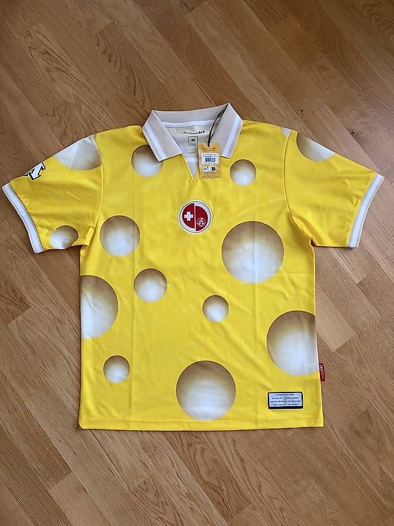 Canottiere & Pantaloni: Chäs-Trikot Swiss Ski 2026 – Nuovo e nell'imballaggio originale da Gelterkinden venduto da RYB01