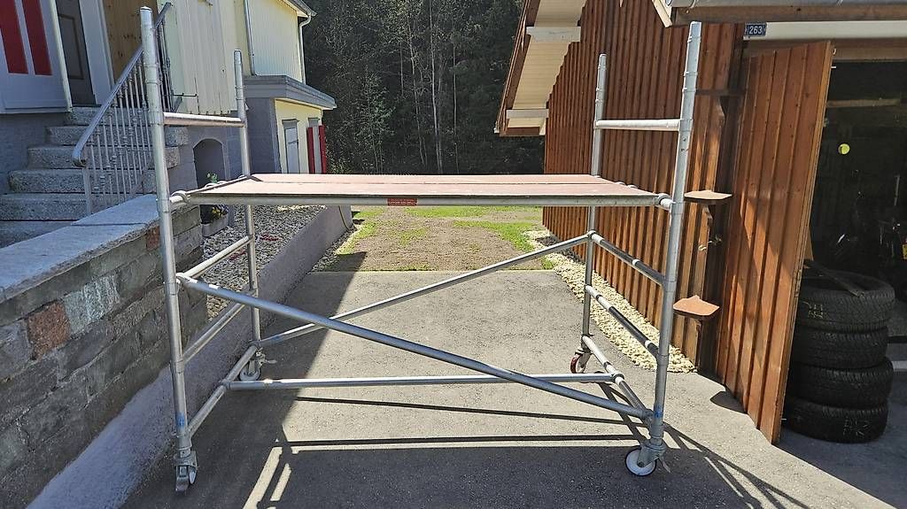 Ponteggi: Rollgerüst mit 4 Neune Rollen – Usato da Wattwil venduto da Schweizer12 3