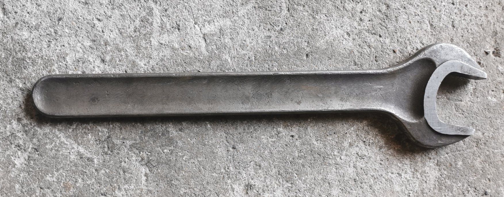 Tutti gli attrezzi: Massiver Gabel-Schlüssel, Grösse 41 mm – Usato da Vielbringen Worb venduto da Isch-0u-guet 1