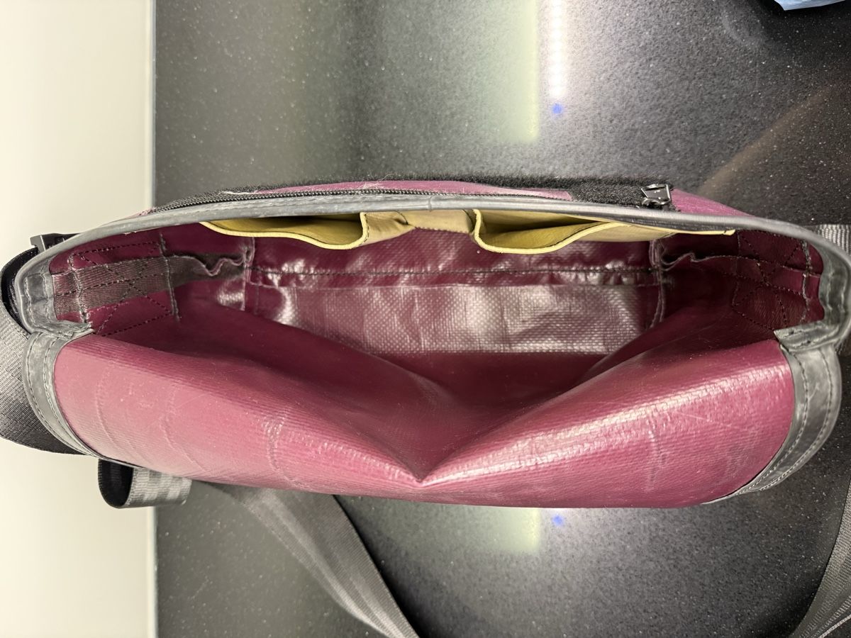 Freitag Altro in  Abbigliamento & Accessori: FREITAG vintage viola, modello G5.1 – Usato da Cadenazzo venduto da Taty77 4