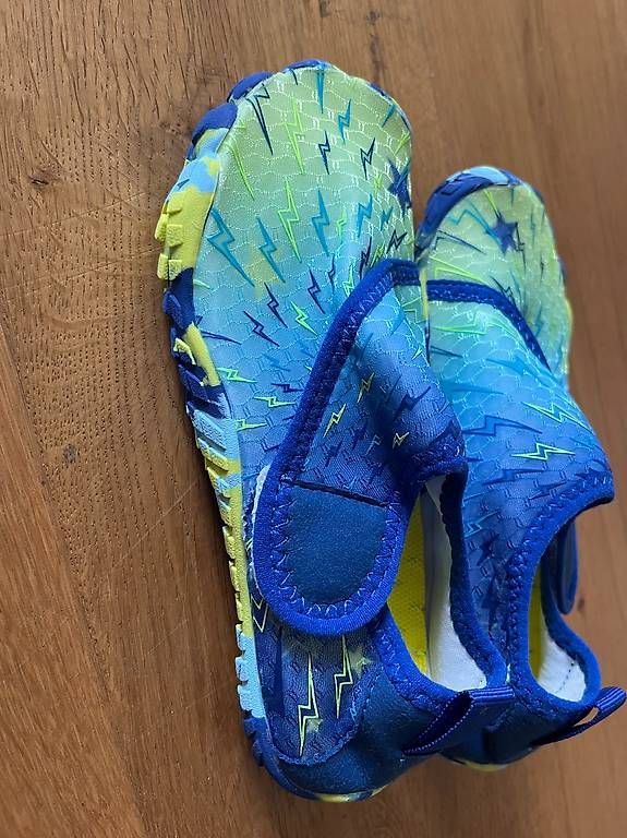 Scarpe per ragazzi: Badeschuhe Neu, Gr 32 – Usato da Hausen am Albis venduto da Be13 2