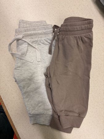2 Jogginghosen H&M Baumwolle grau braun Grösse 62