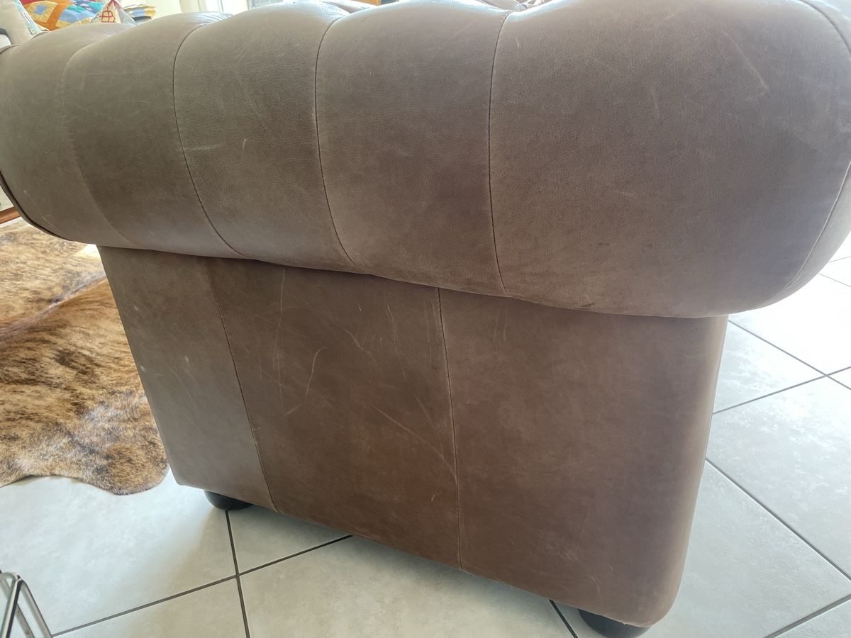 Chesterfield Sofas: Chesterfield Sofa braun. Echtleder. – D'occasion à Spiez par bap75 2