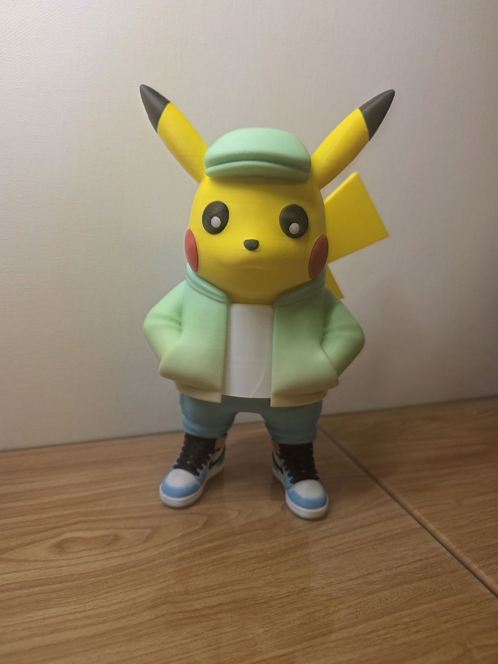 Pokémon Carte collezionabili: Pikachu Street Style 21 cm – Nuovo (secondo la descrizione) da Figino venduto da dif_2gsf