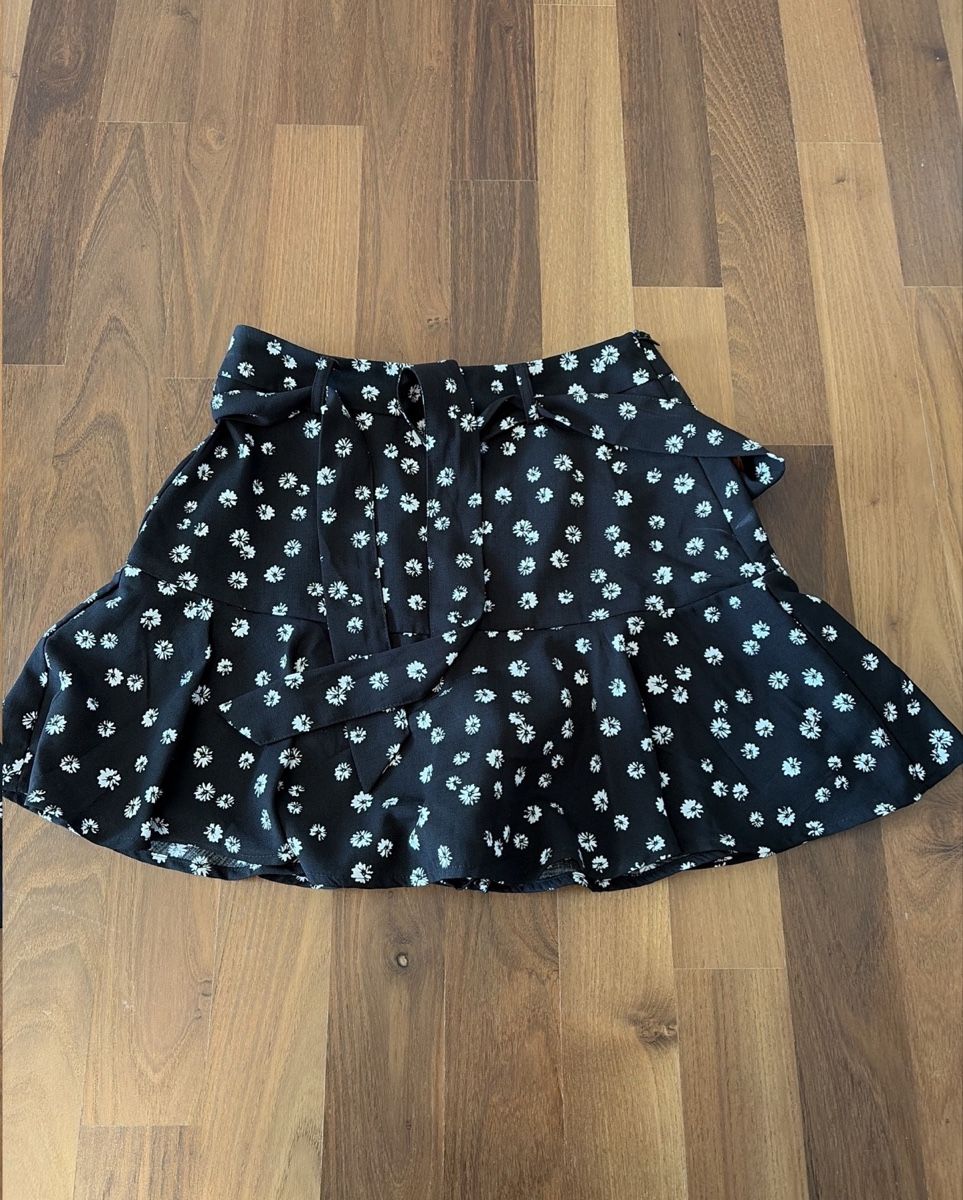 Pantaloni: Blumige Shorts – Usato da Henau venduto da martina_1998 1