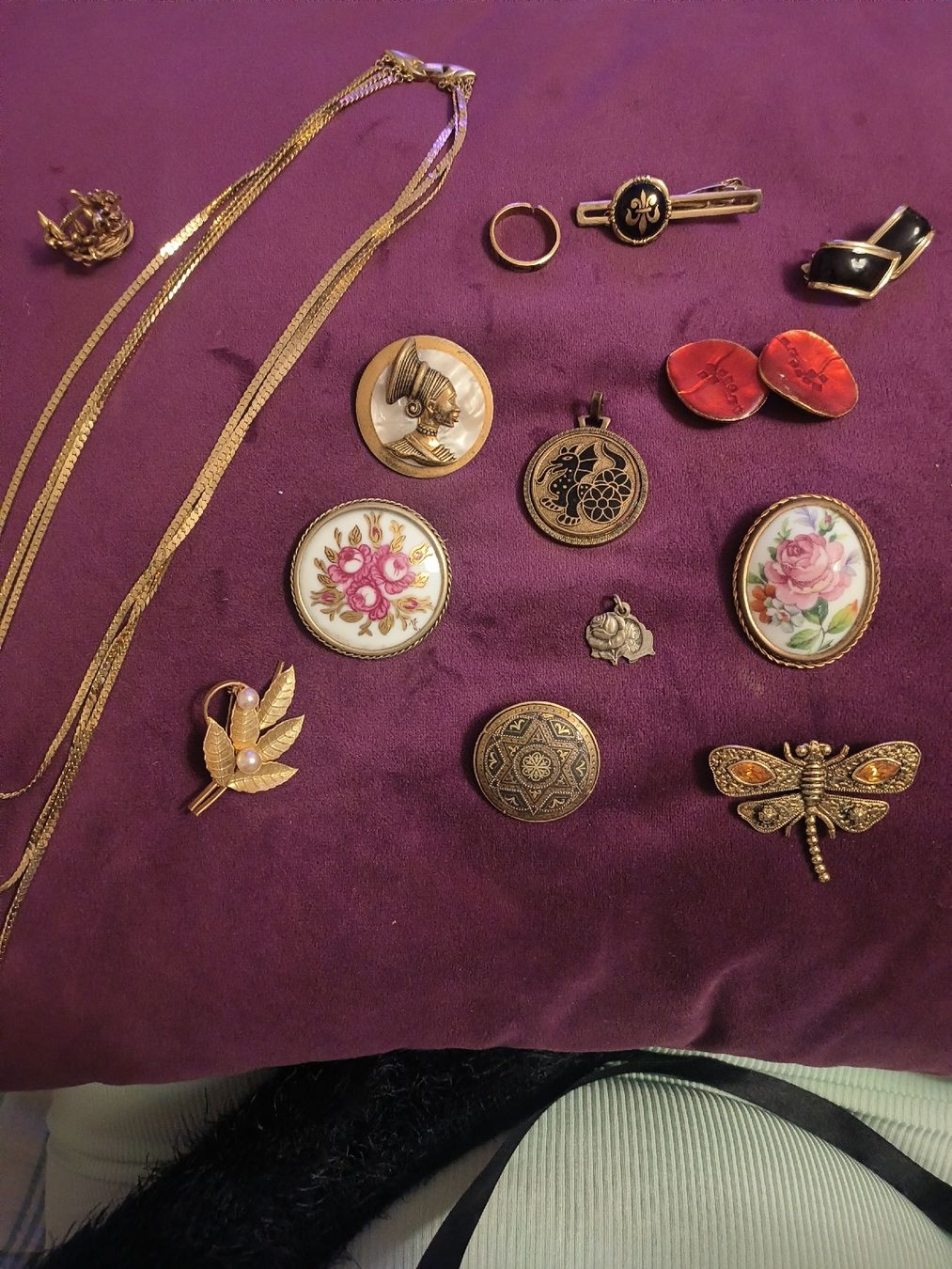 Autres bijoux: le t bijoux anciens  – D'occasion à Pampigny par Nathbn