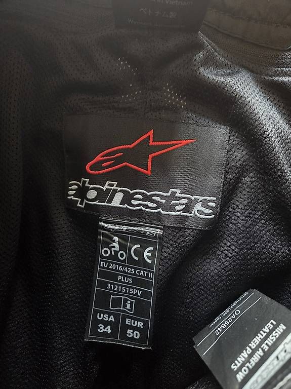 Pantaloni: Alpinestars Lederhose V3 Gr. 50 – Usato da Luzern venduto da Robertos.Fundgrube 2