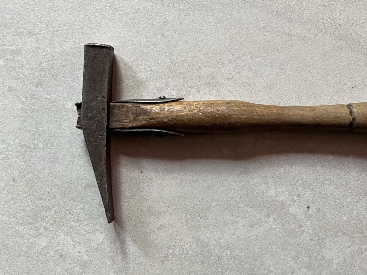 Alle Werkzeuge: Kleiner Hammer alt – Gebraucht aus winterthur von melifera 1