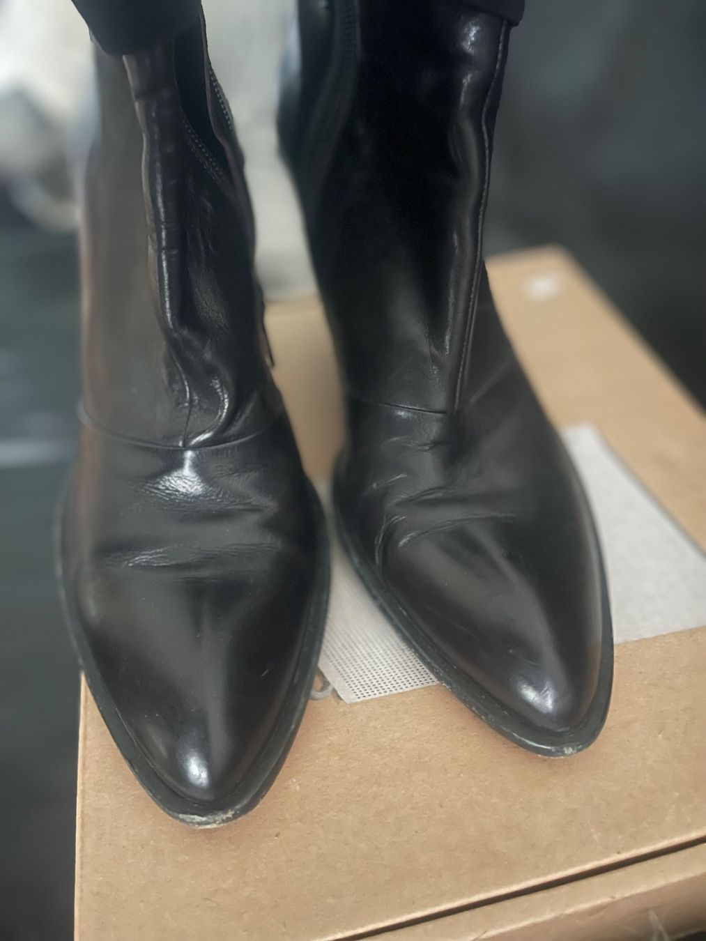 Scarpe da donna: Hugo stiefeln – Usato da Hinterkappelen venduto da lid_9h7j 1