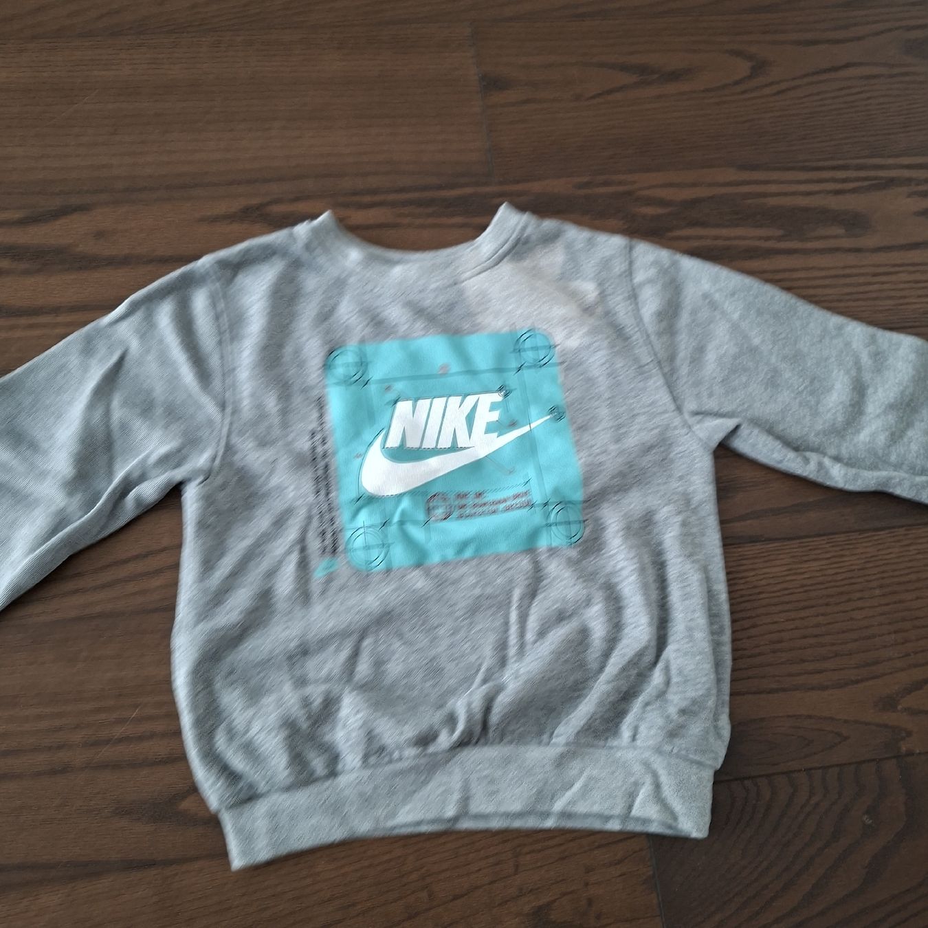 Nike Pullover & Sweatshirts: Nike Pullover grau Grösse 110-116  – Gebraucht aus Wünnewil von Schatz81