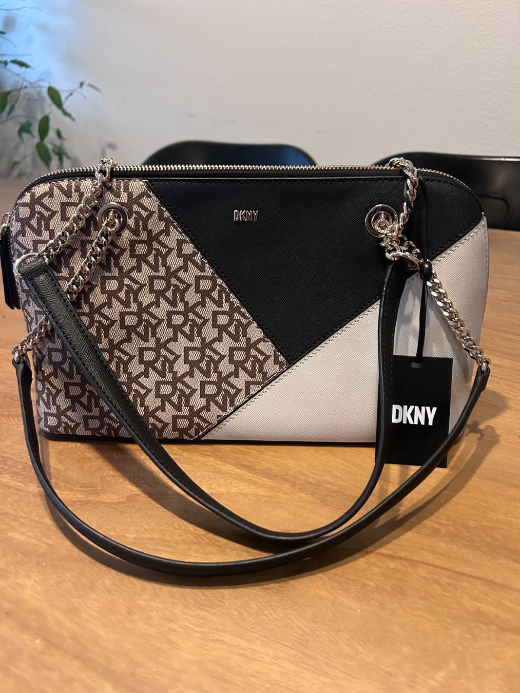 DKNY Borse da donna: DKNY Shoulder Bag- new with tags! – Nuovo e nell'imballaggio originale da Schlieren venduto da dev_fg59