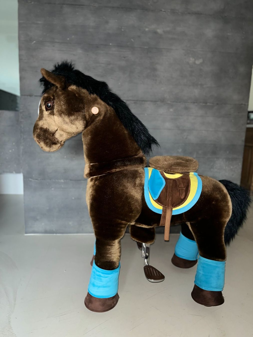 Giocattoli: PonyCycle -Modèle Equitation Chococolat-Cheval à Roulettes – Usato da Onnens VD venduto da thi_6rvw