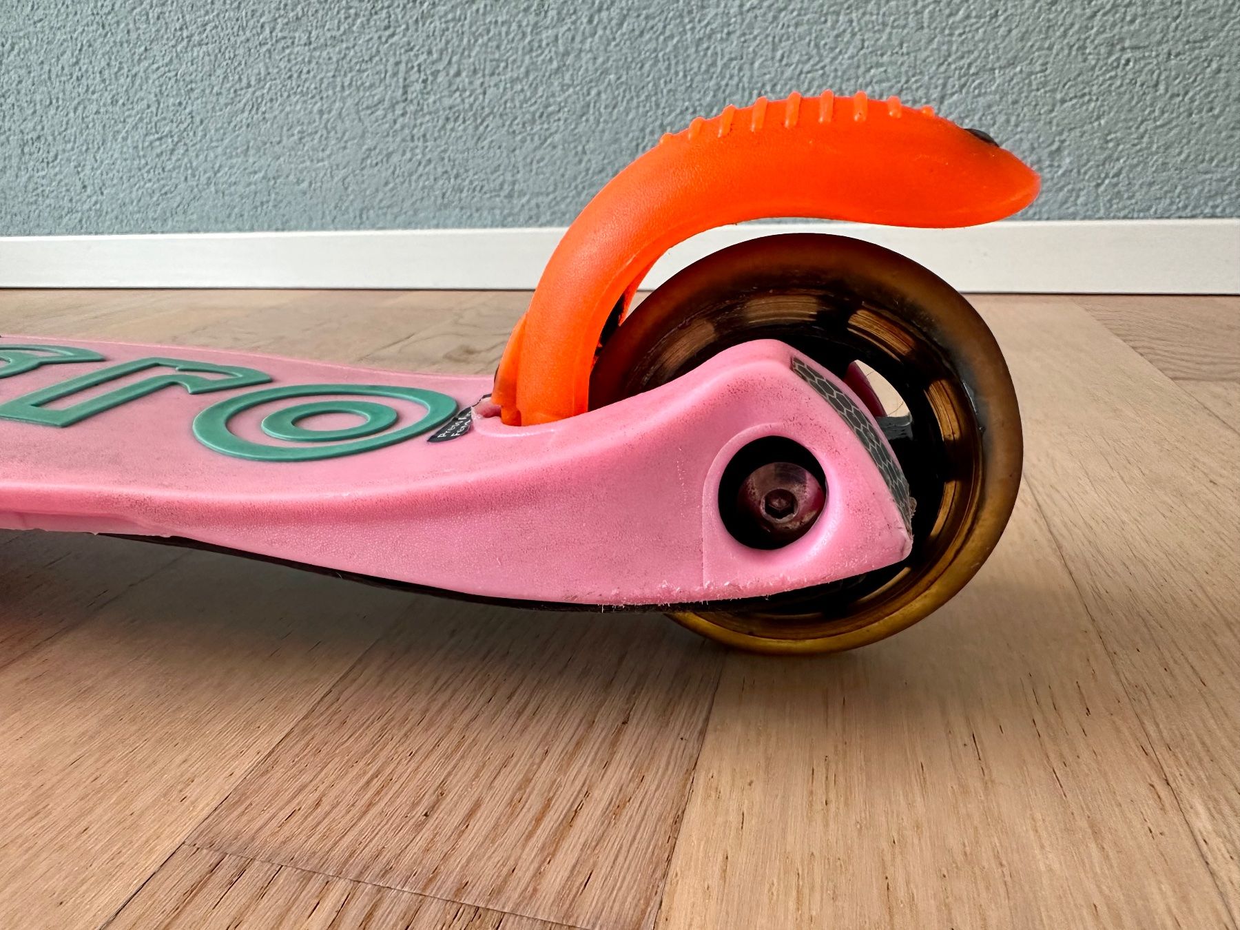 Micro Kickboard: Micro Mini Scooter (pink) – Usato da Winterthur venduto da MiWalse 4