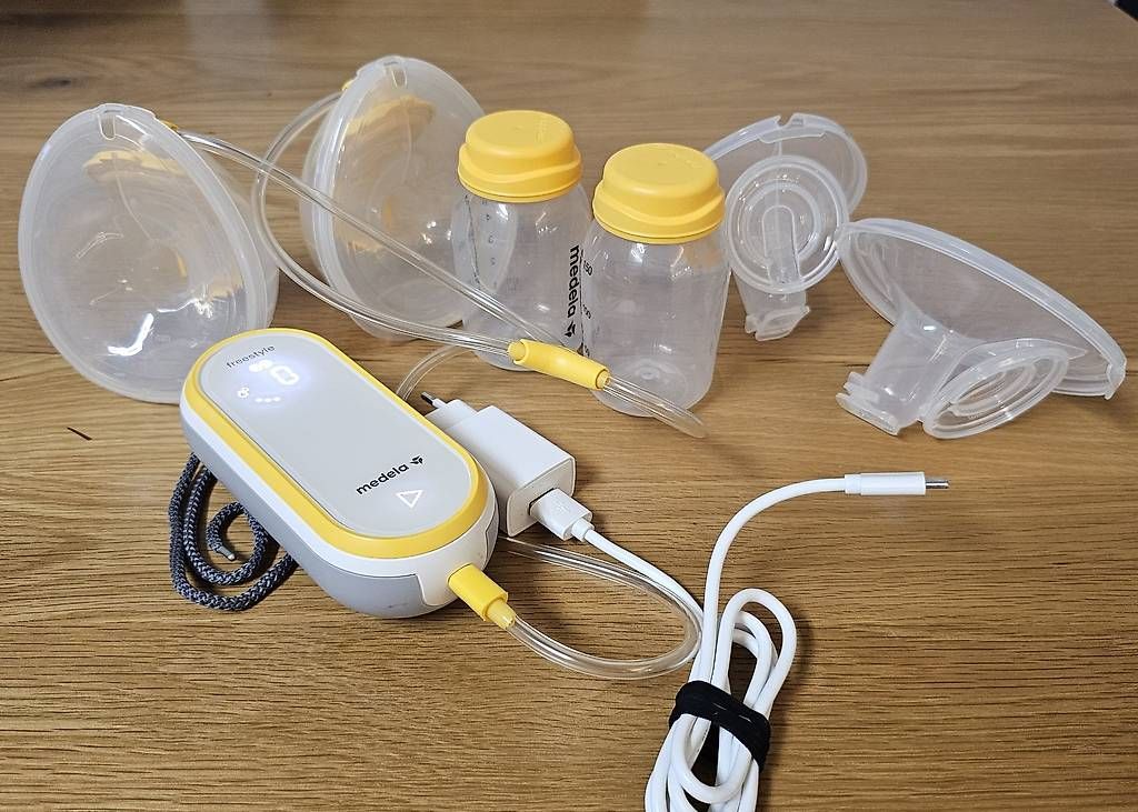 Accessori per l’allattamento: MEDELA HANDSFREE MILCHPUMPE – Usato da Otelfingen venduto da J.Zubal