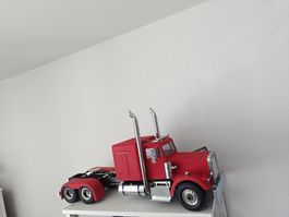 Tamiya RC Truck Peterbilt rot Massstab 1:14 montiert