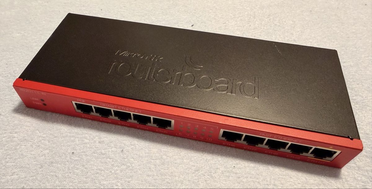 Mikrotik Modems & Routeurs: MikroTik Router RB2011iL-IN – D'occasion à Heerbrugg par predch