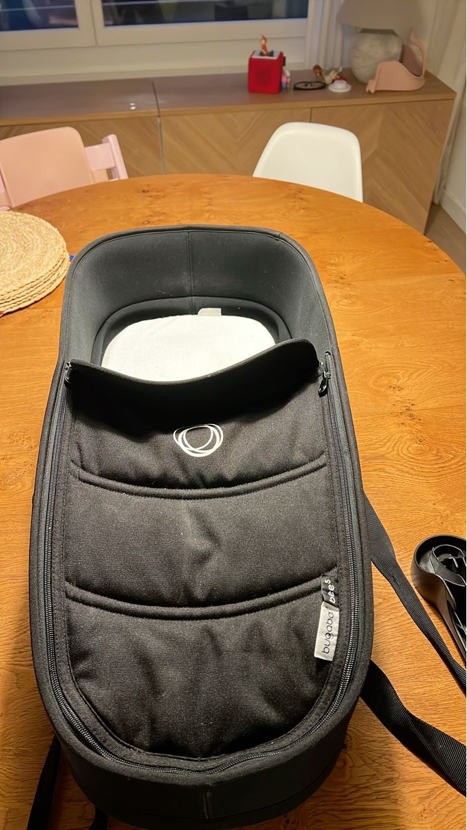 Bugaboo Kinderwagen: Bugaboo Bee 5 Carrycot - Excellent Condition! Black Fabric – Neu (gemäss Beschreibung) aus Zollikon von gal_l7hr