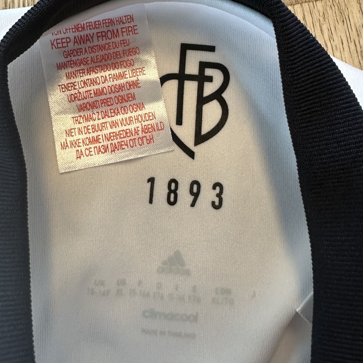 FC Basel Canottiere & Pantaloni: Fc Basel Trikot, Grösse 176 (S) – Usato da Gelterkinden venduto da basilbaet. 3