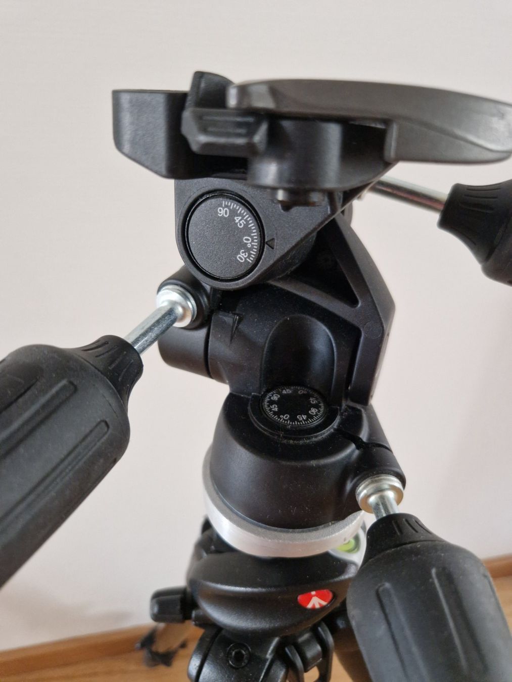 Manfrotto Treppiedi & Teste: Manfrotto Kamerastativ – Usato da Luzern venduto da ela.ela 8
