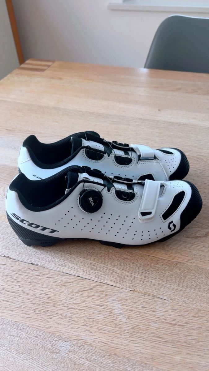 Scarpe da uomo: Chaussures VTT Scott neuves taille 39 – Nuovo (secondo la descrizione) da Savièse venduto da cinal