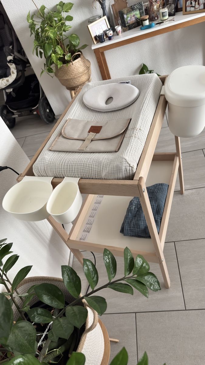 Ikea Tavoli da trucco: IKEA SNIGLAR Wickeltisch mit accesories – Usato da Wallisellen venduto da MicsN