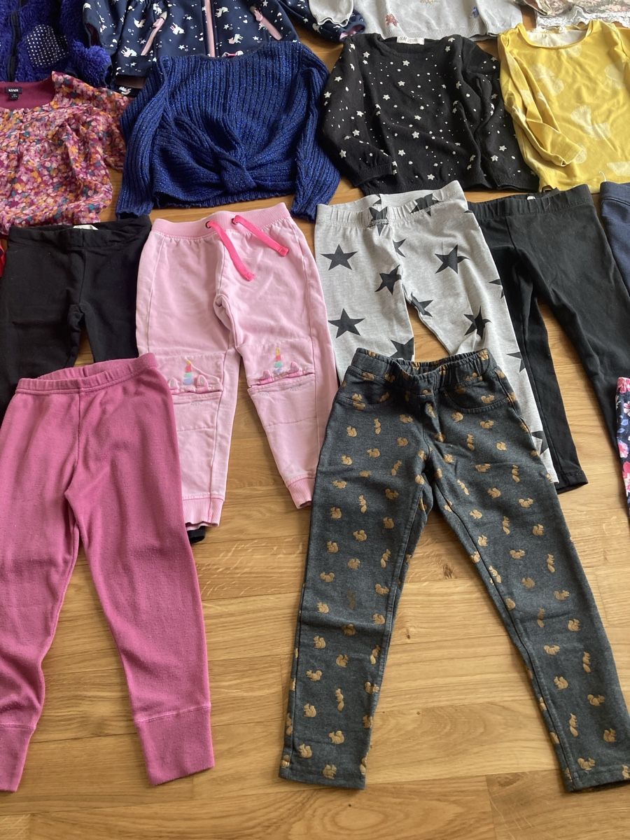 Lotti & Set di vestiti: Kinderkleiderpaket Mädchen Grösse 98/104 – Usato da Staad SG venduto da gab_7dr9 4