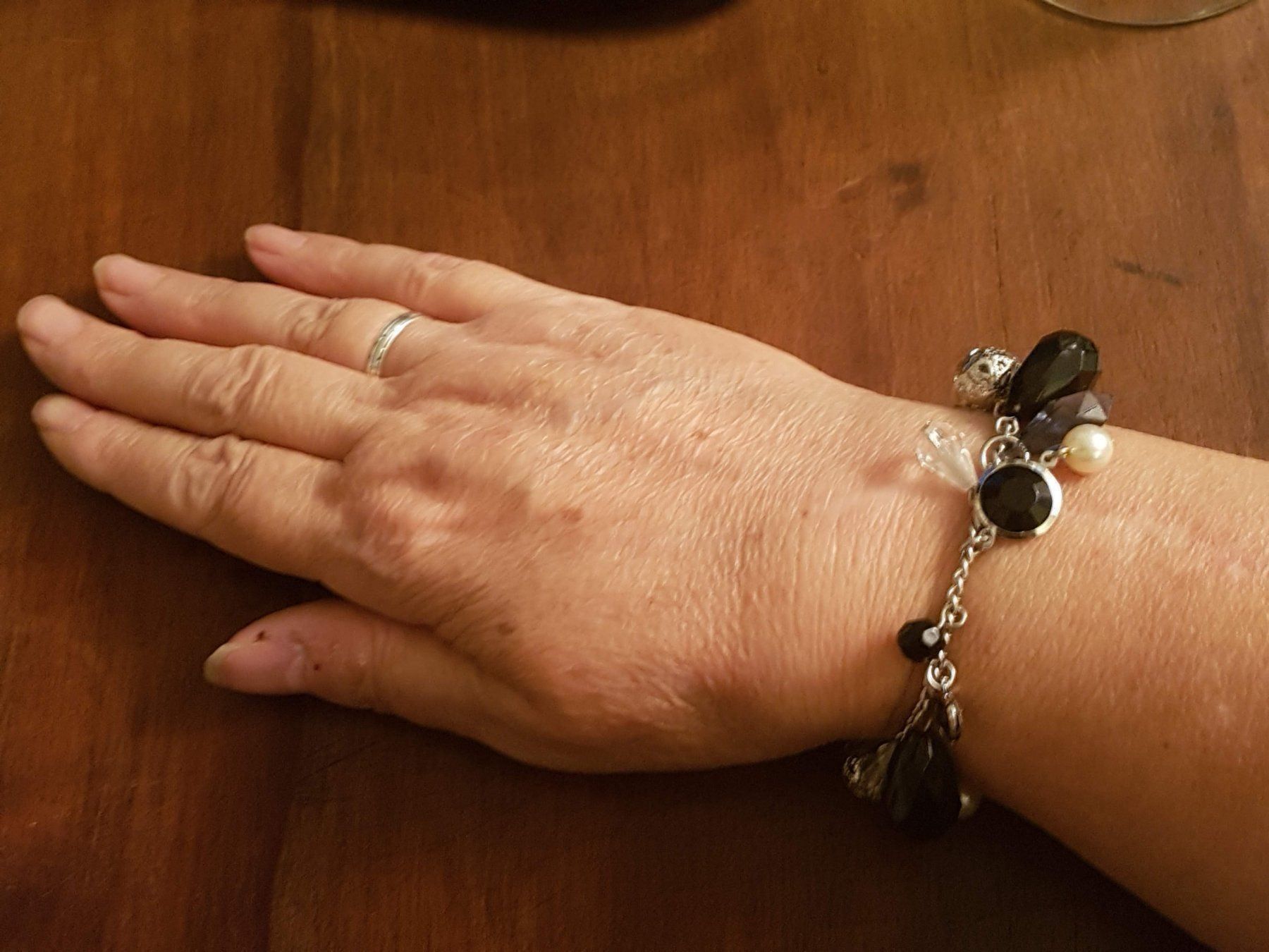 Bracciali & Braccialetti: Armband schwarz silberf. perlenartig – Usato da Ettingen venduto da Maranathatalitha 9
