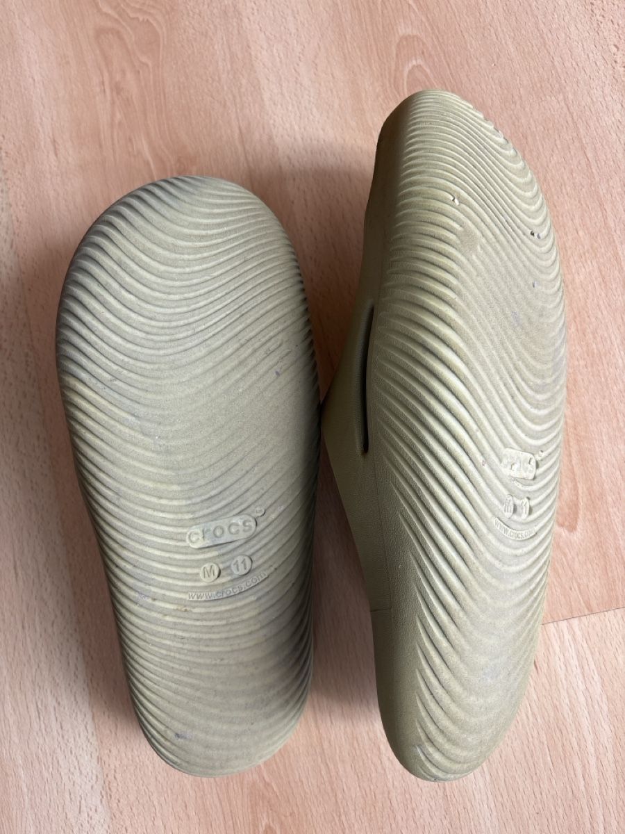 Crocs Chaussures hommes: Crocs Mellow sandals M11 (44) – D'occasion à Gryon par zwi_2thk 1