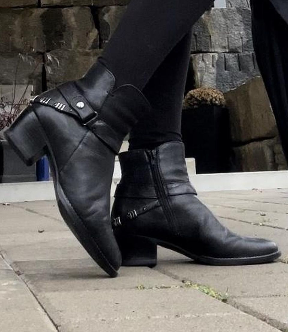 Scarpe da donna: Schwarzer Übergangsschuh👢 – Usato da Winterthur venduto da nik_pr58 1