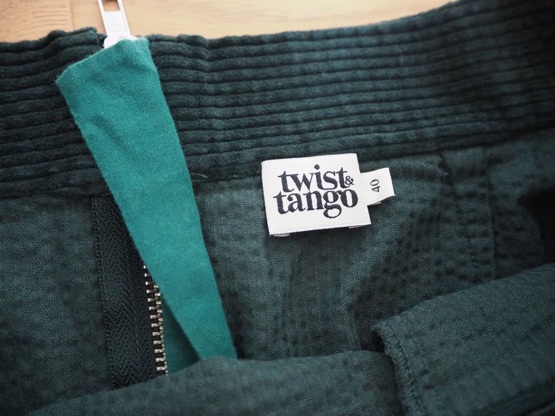 Gonne: Twist & Tango, dunkelgrüner Cordrock, 40 – Usato da Zürich venduto da snowow 5