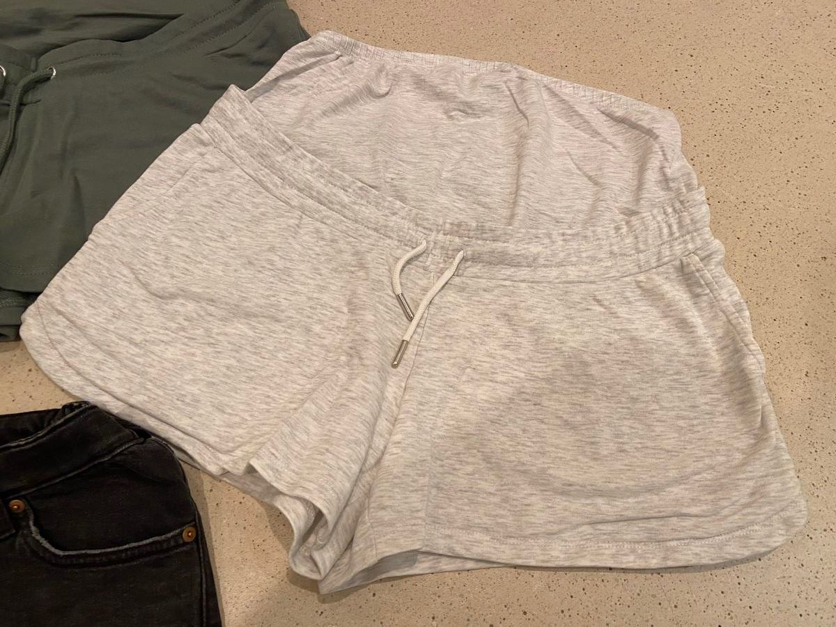 Lotti di vestiti: 3x Schwangerschafts-Shorts Grösse M – Usato da Zürich venduto da RickyNicky 2