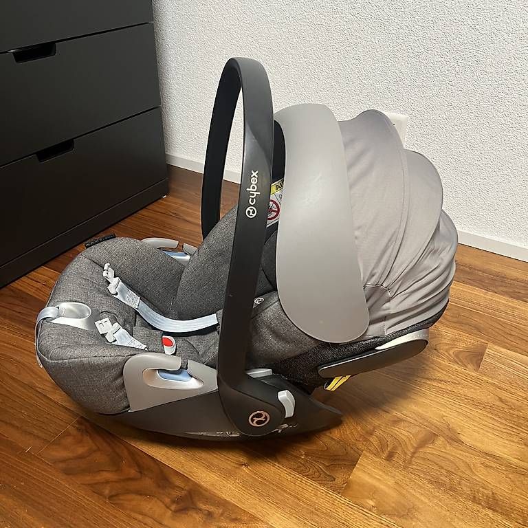 Seggiolini per auto: Cybex Babyschale Cloud Z i-size – Usato da St. Gallen venduto da desve 1