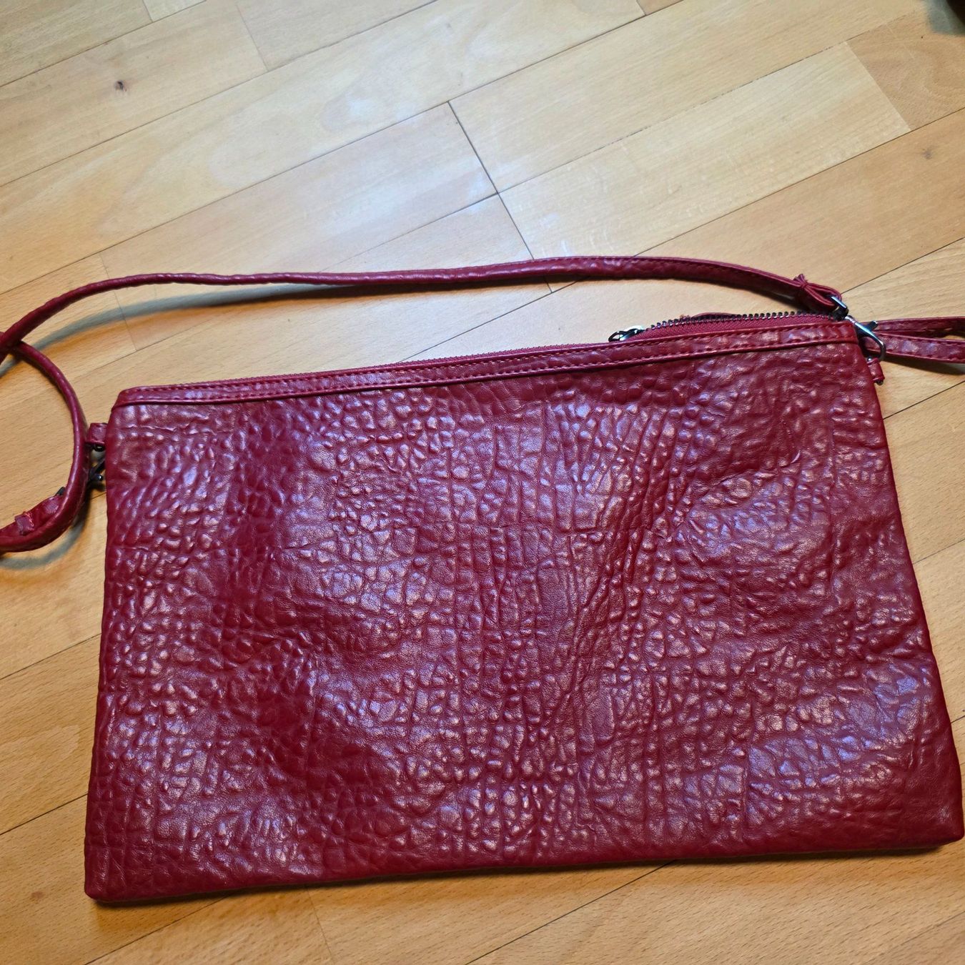 Borse da donna: Bershka rote Tasche mit Nieten – Usato da Wald ZH venduto da CapLux 3