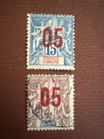 Deux timbres Grande Comore République Française oblitérés